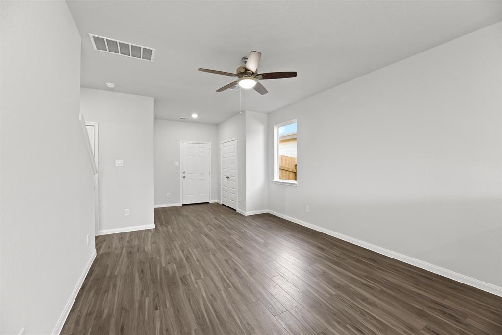 16936 Hazelnut Drive, Conroe, Texas image 6
