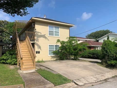 Photo of 213 1st Street #B, Galveston, TX 77550 (MLS # 18026478)
