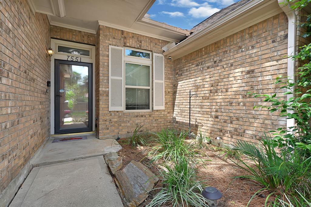 7551 Basswood Forest Court, Houston, Texas image 4