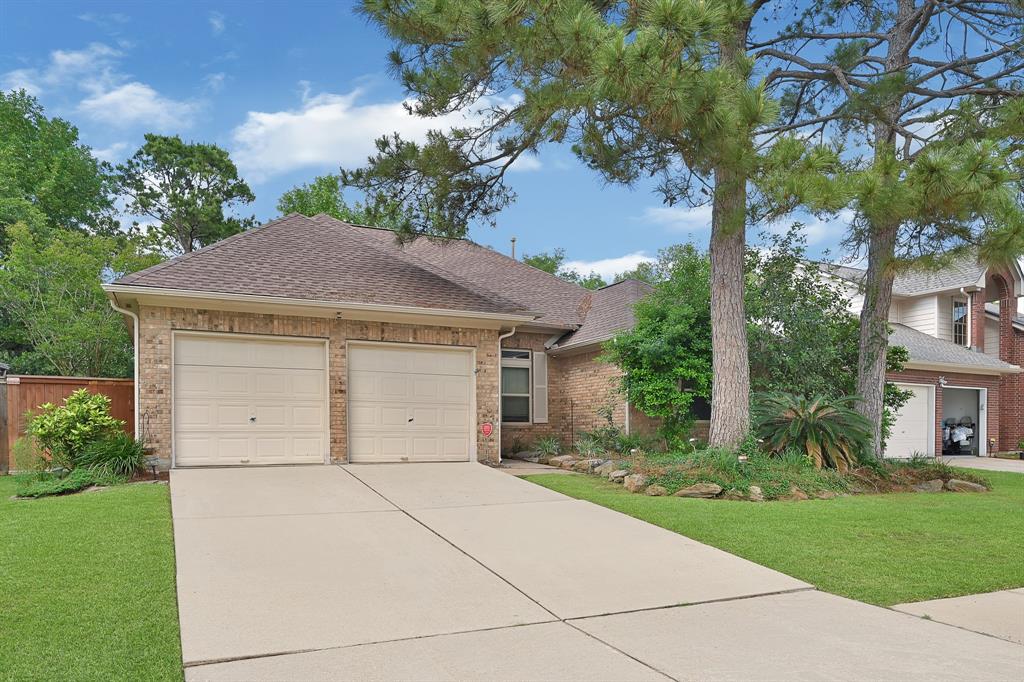 7551 Basswood Forest Court, Houston, Texas image 3