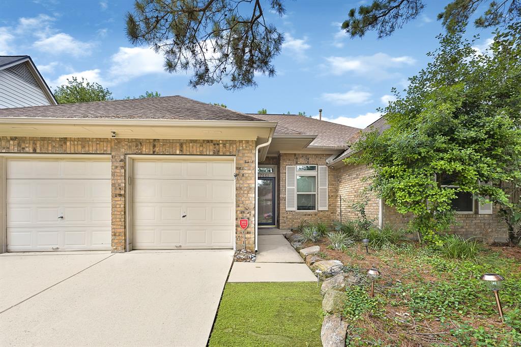 7551 Basswood Forest Court, Houston, Texas image 1