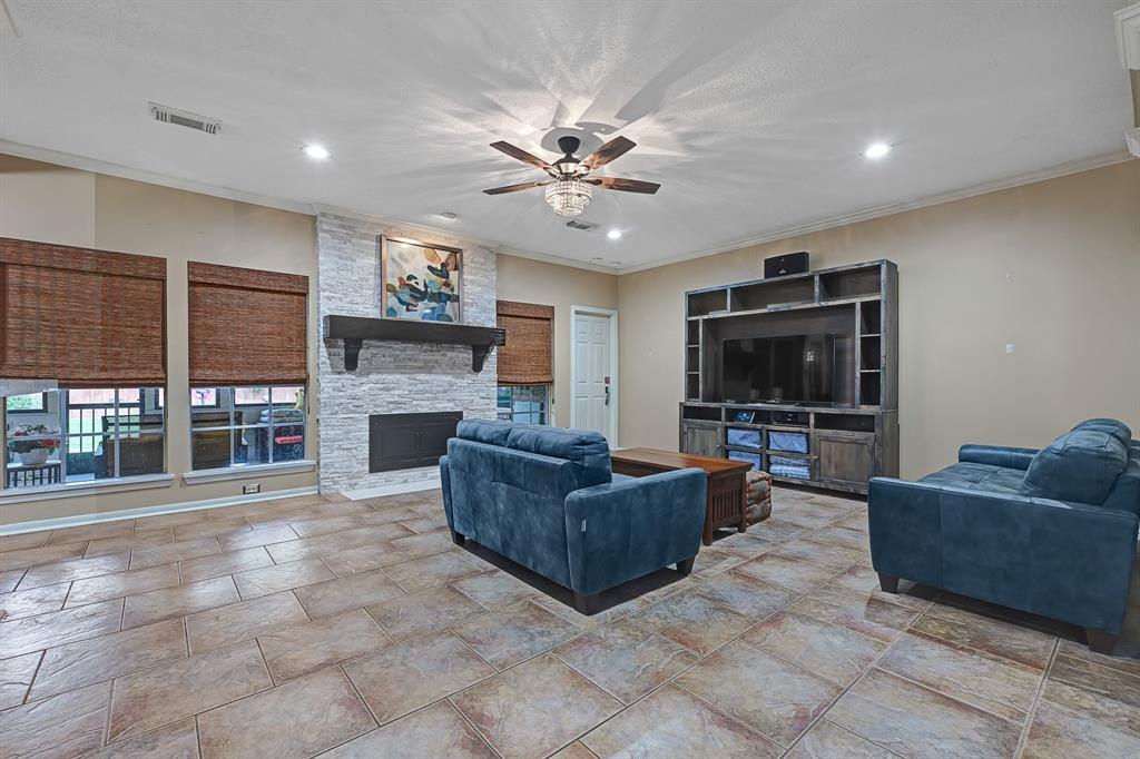 7551 Basswood Forest Court, Houston, Texas image 12
