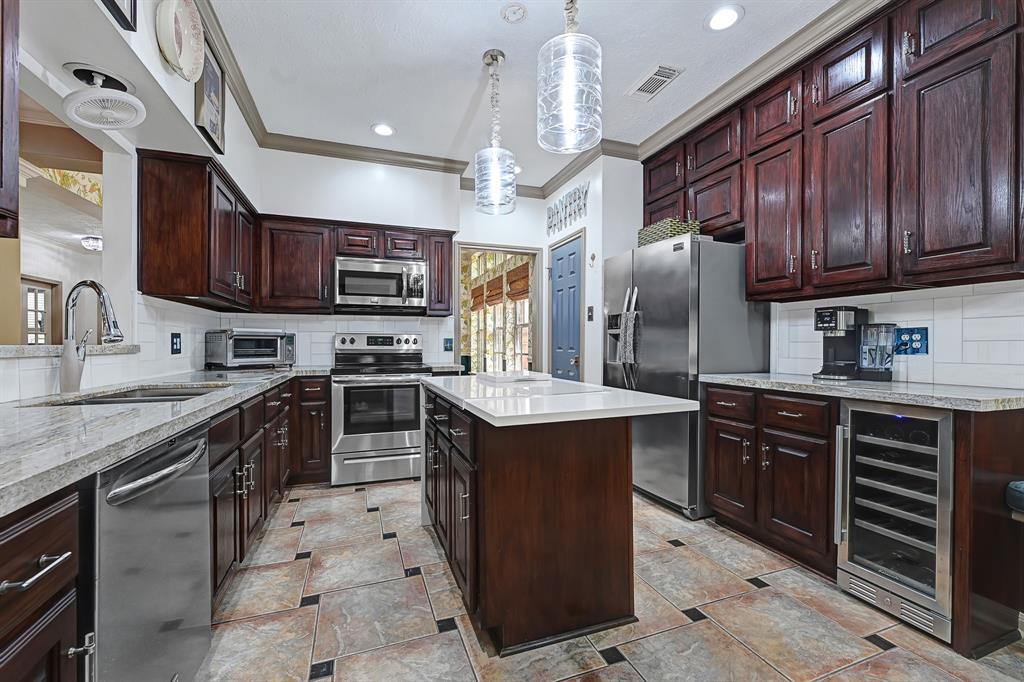 7551 Basswood Forest Court, Houston, Texas image 16