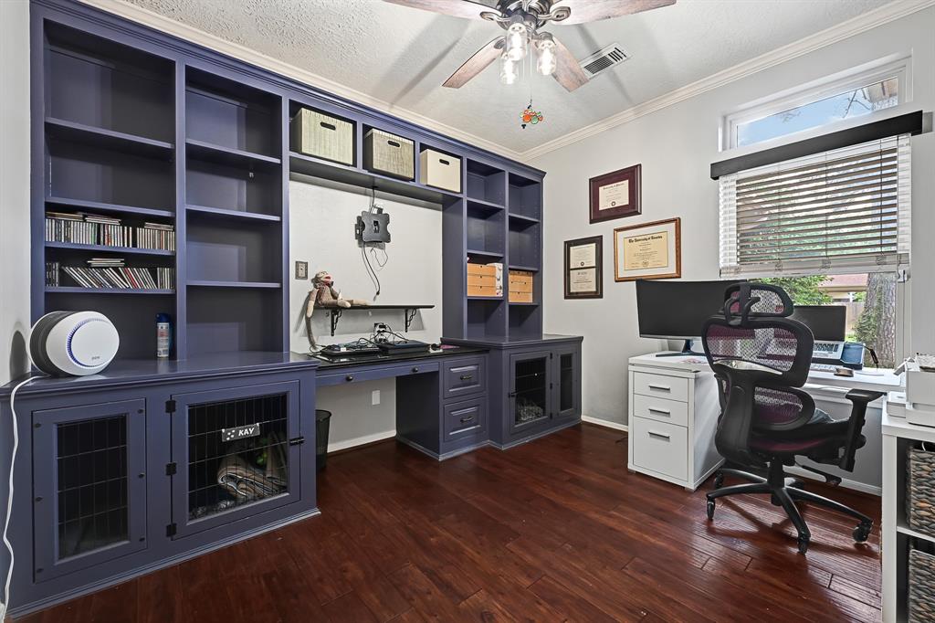 7551 Basswood Forest Court, Houston, Texas image 6