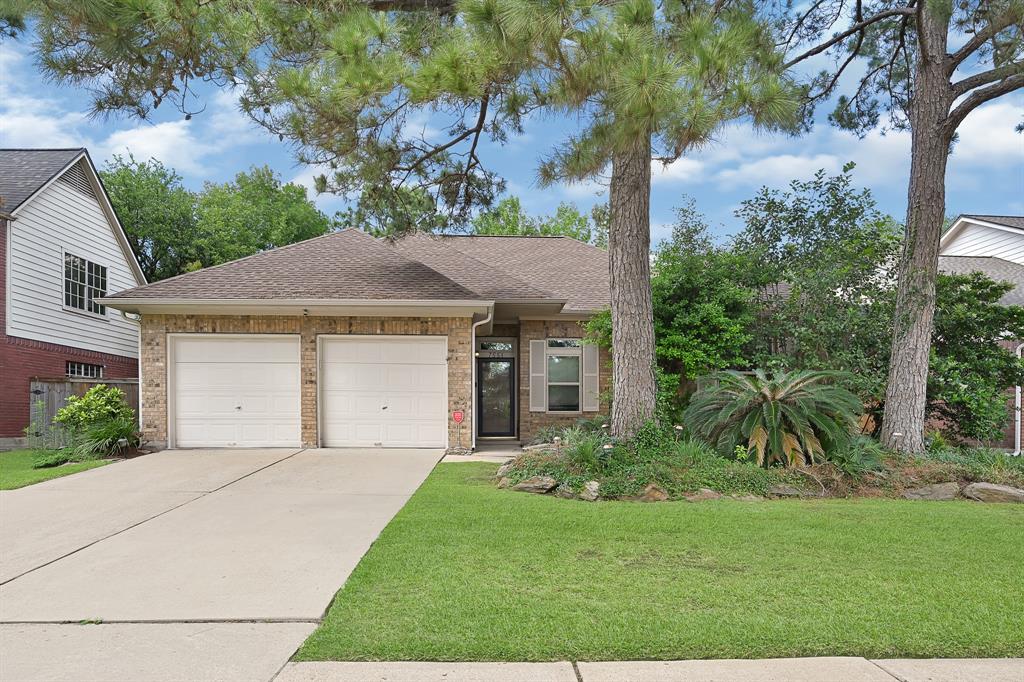 7551 Basswood Forest Court, Houston, Texas image 2