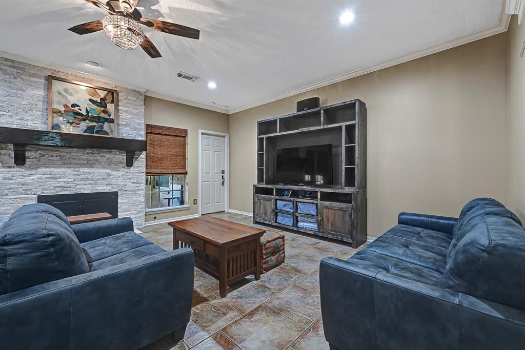 7551 Basswood Forest Court, Houston, Texas image 13