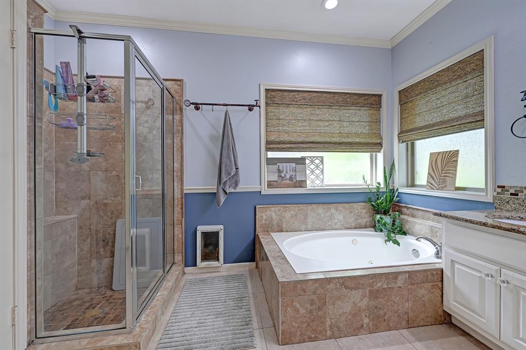 7551 Basswood Forest Court, Houston, Texas image 32