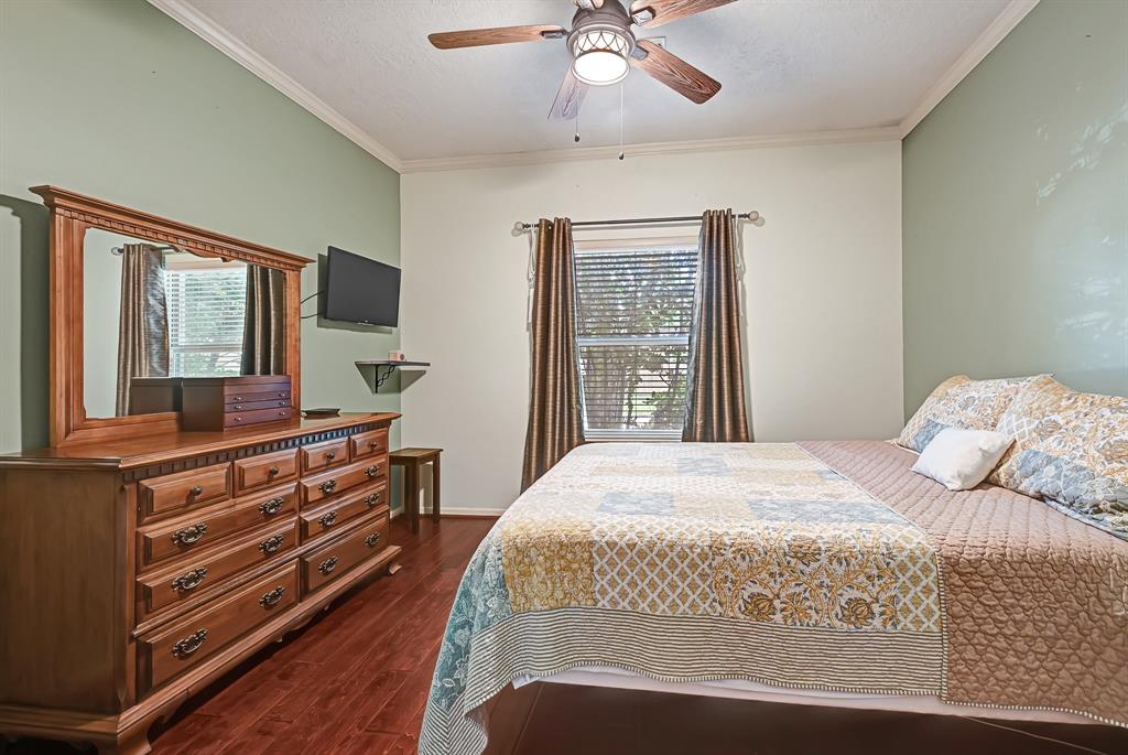 7551 Basswood Forest Court, Houston, Texas image 21