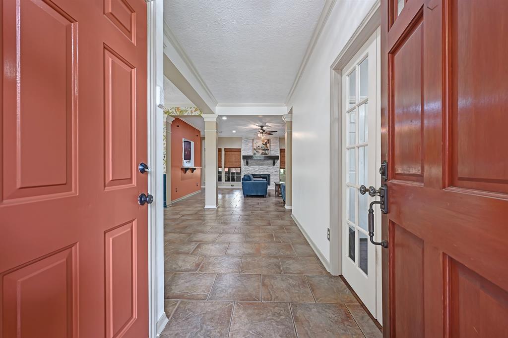 7551 Basswood Forest Court, Houston, Texas image 5