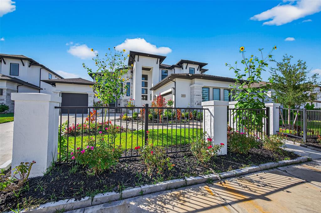 8915 Orchard Cove