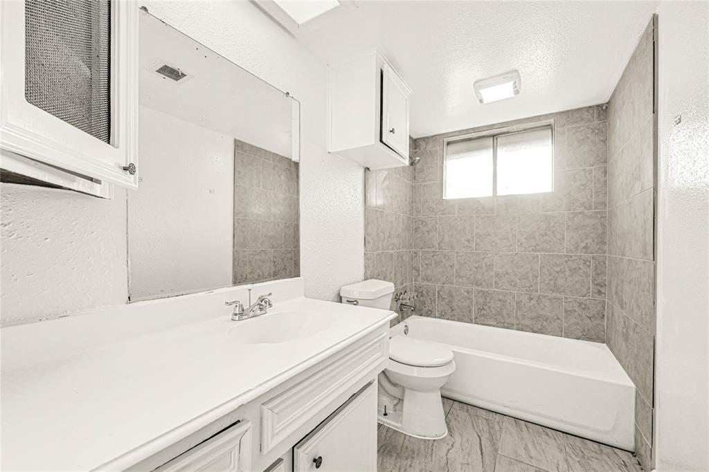 7226 Log View Drive, Houston, Texas image 12