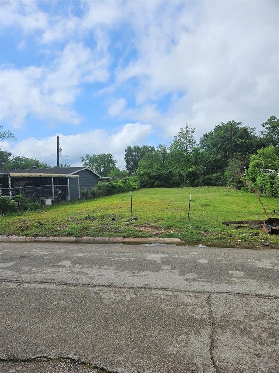 25 Post Oak Street St, Gonzales, Texas image 1