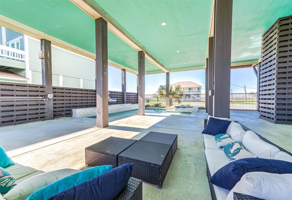 636 Villa Drive, Crystal Beach, Texas image 34