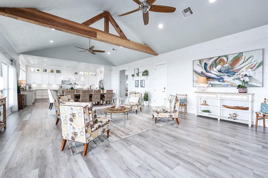 636 Villa Drive, Crystal Beach, Texas image 5