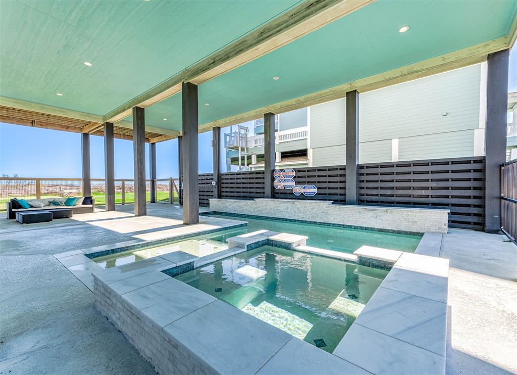 636 Villa Drive, Crystal Beach, Texas image 33