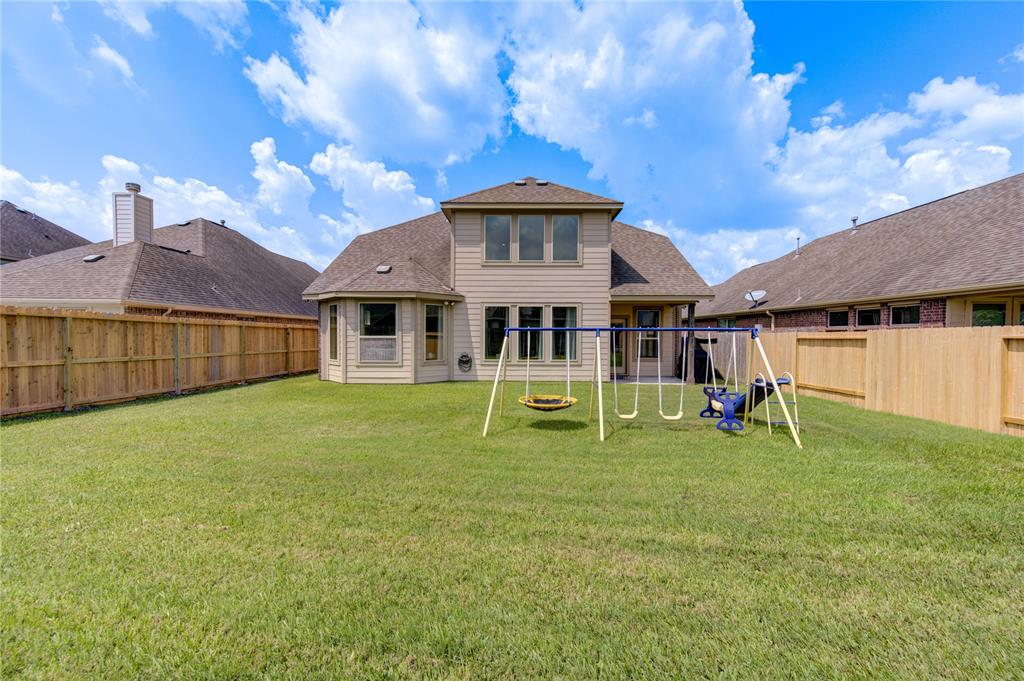 2707 Parkside Valley Lane, Pearland, Texas image 25