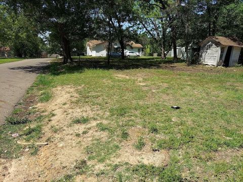 Vacant Land For Sale - 316 Maple Street<br/> Maud, TX 75567