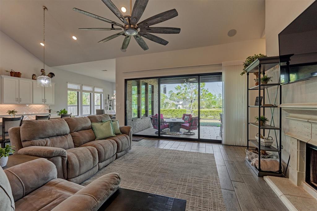 10094 S Goshawk Trail, Conroe, Texas image 25