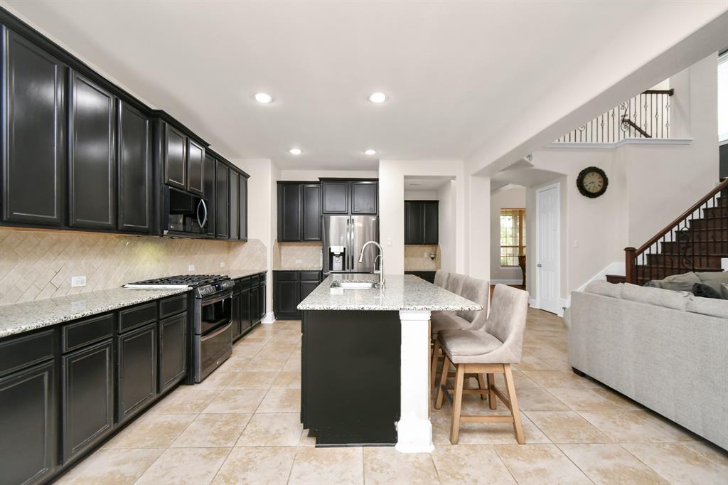 7906 Lake Commons Drive, Rosenberg, Texas image 11