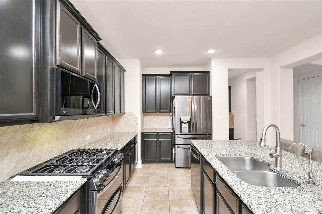 7906 Lake Commons Drive, Rosenberg, Texas image 12