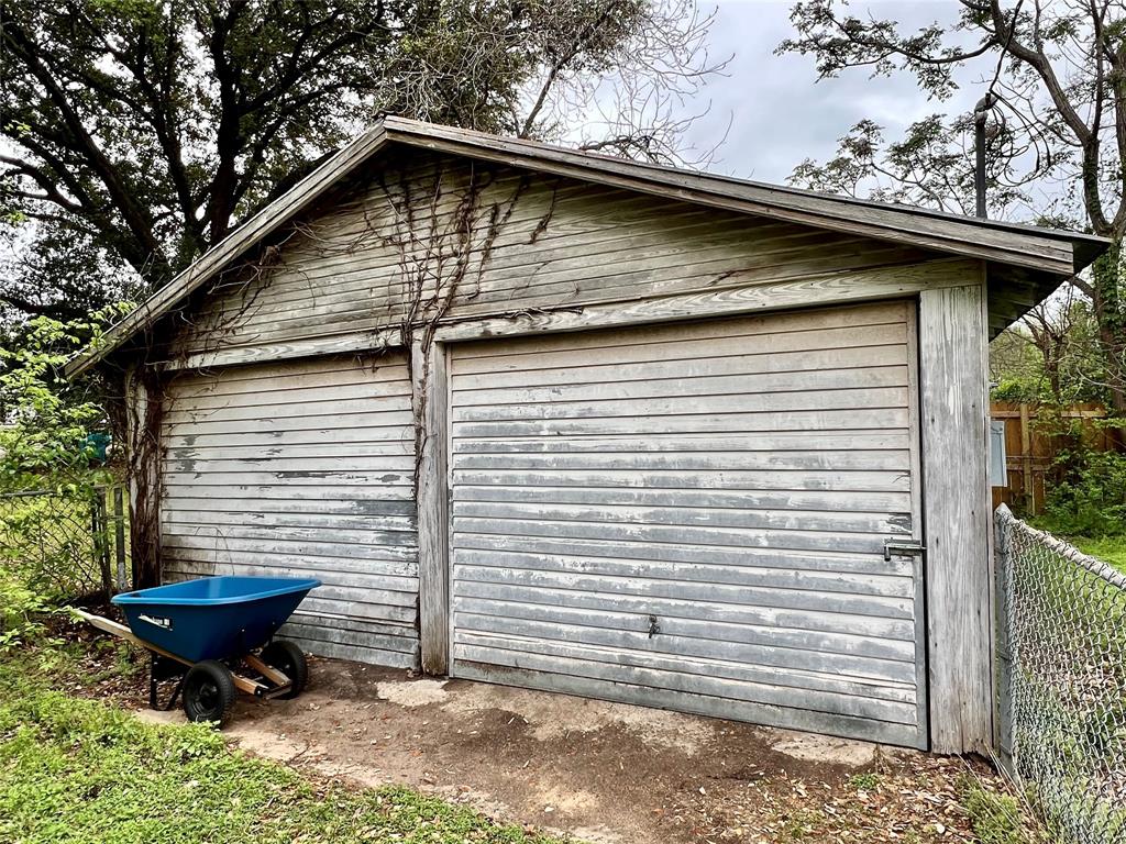 1406 South Baylor Street, Brenham, Texas image 8