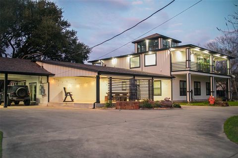 Photo of 323 E Palm Street, Fresno, TX 77545 (MLS # 17462503)