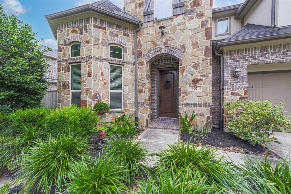 307 Lagarto Way