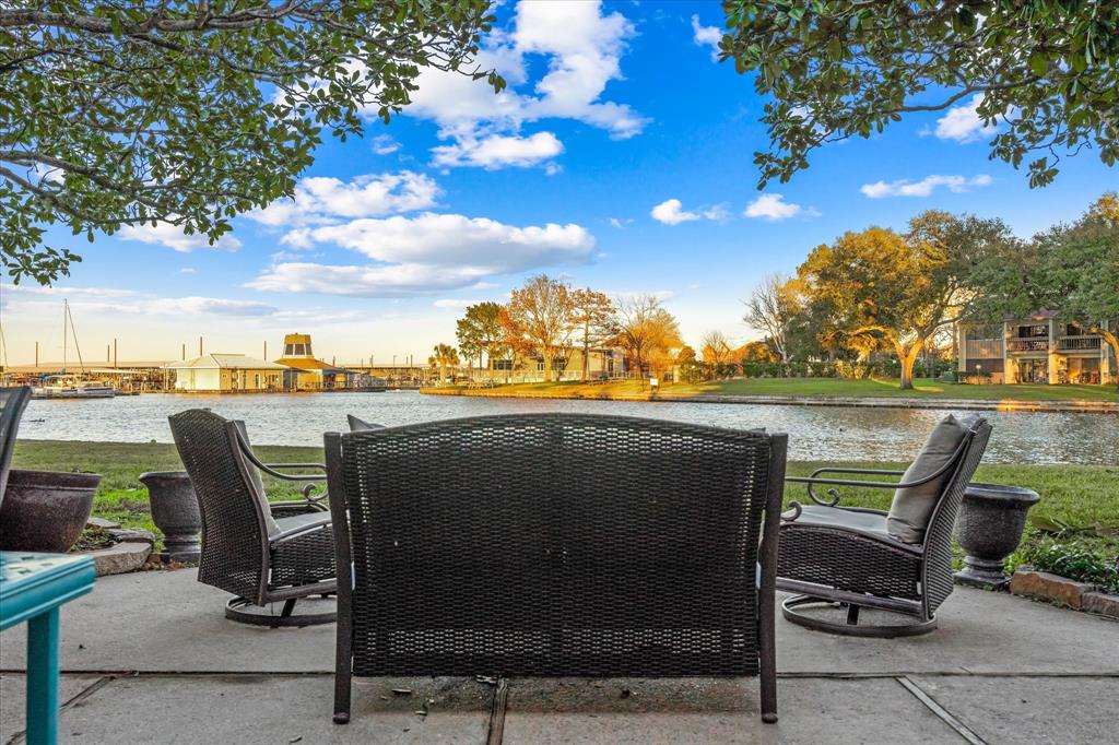 3942 Knollcrest Drive