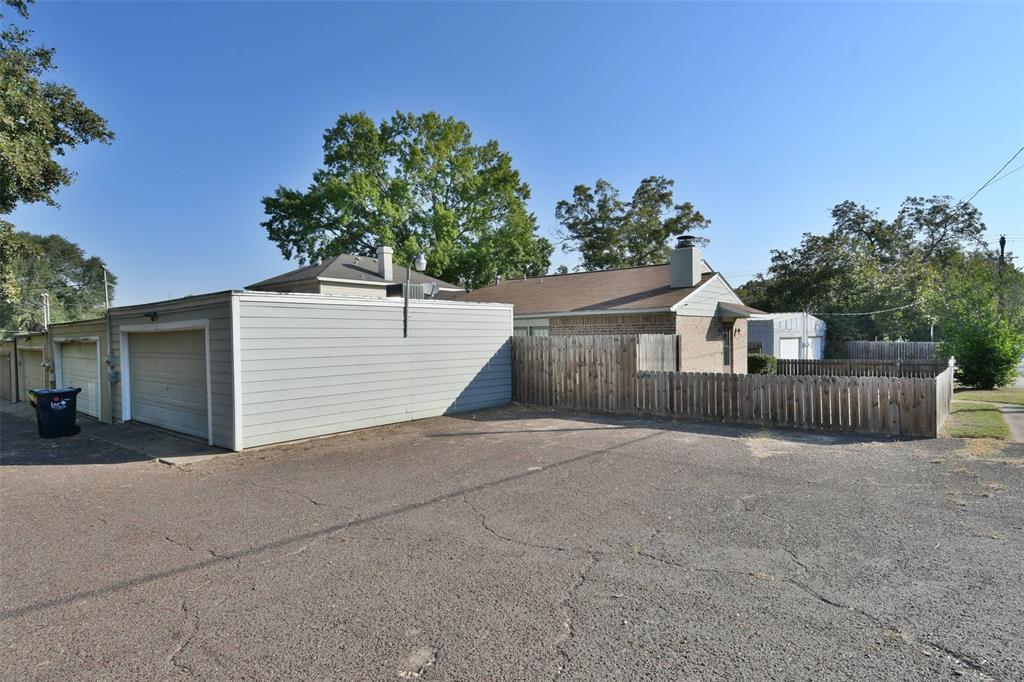 809 Pecan Street, Brenham, Texas image 3