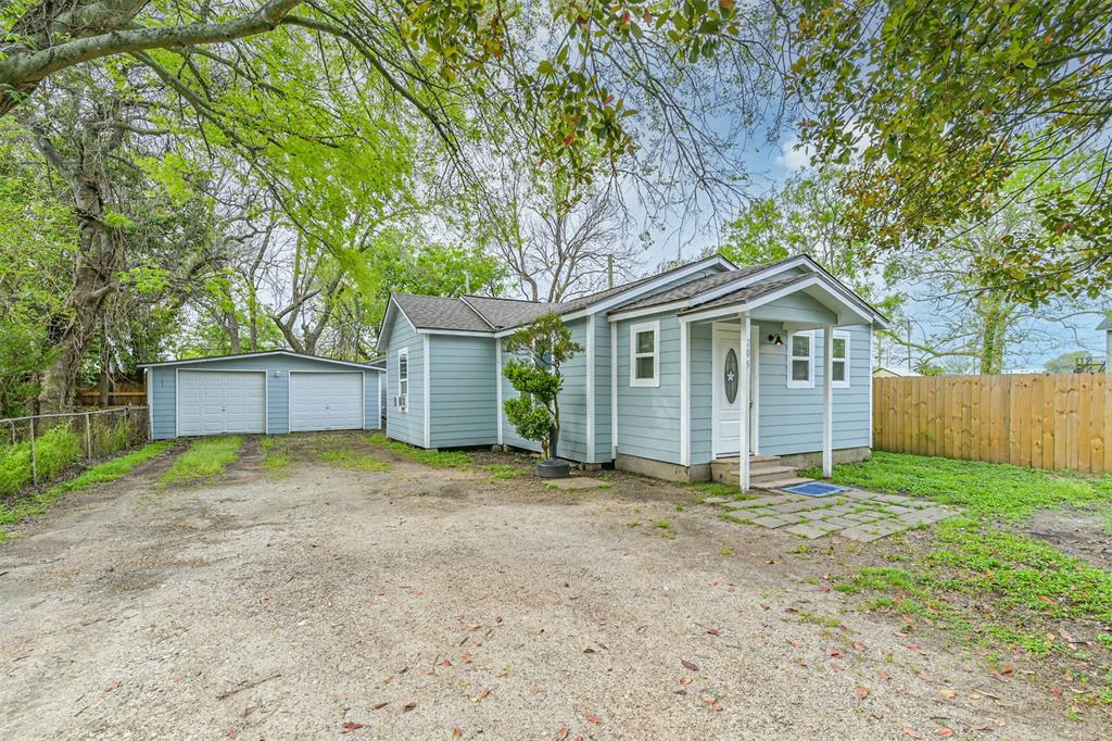205 Prune Street, La Marque, Texas image 1