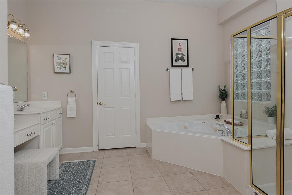 75 Robindale Circle, The Woodlands, Texas image 15