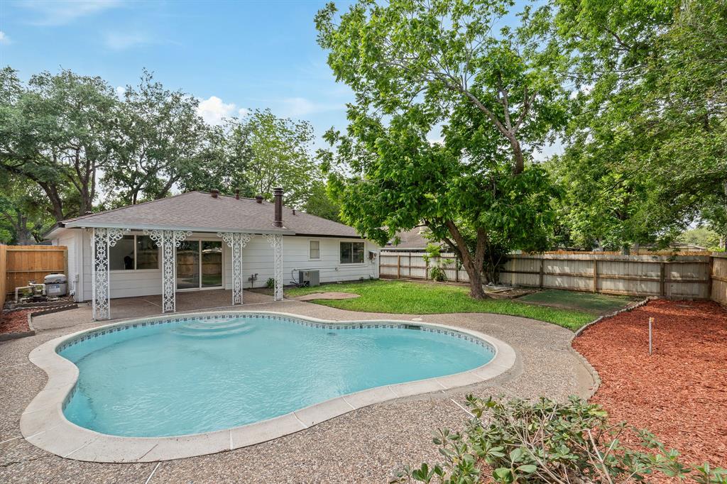 7511 Londres Drive