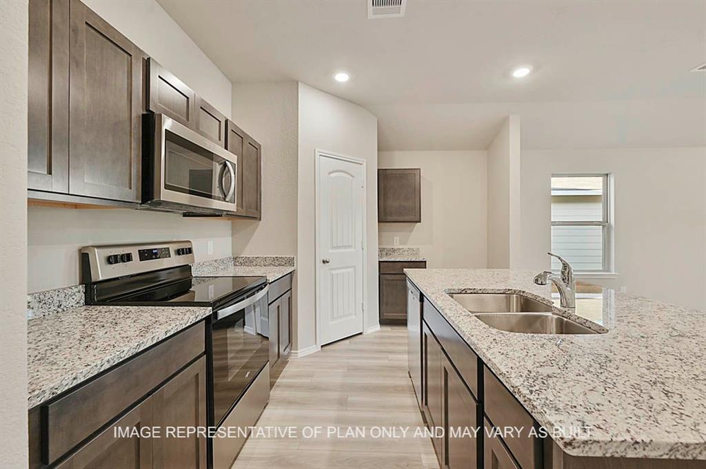 215 Rockbridge Drive, Huntsville, Texas image 1
