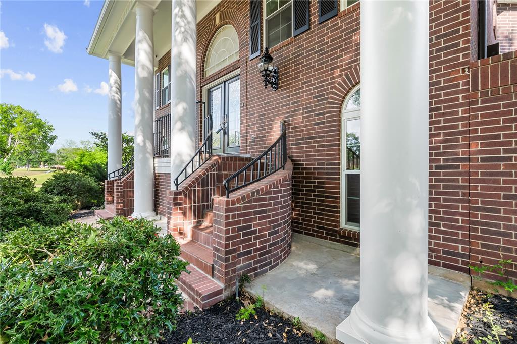 1734 Forestlake Drive Dr, Sugar Land, Texas image 3