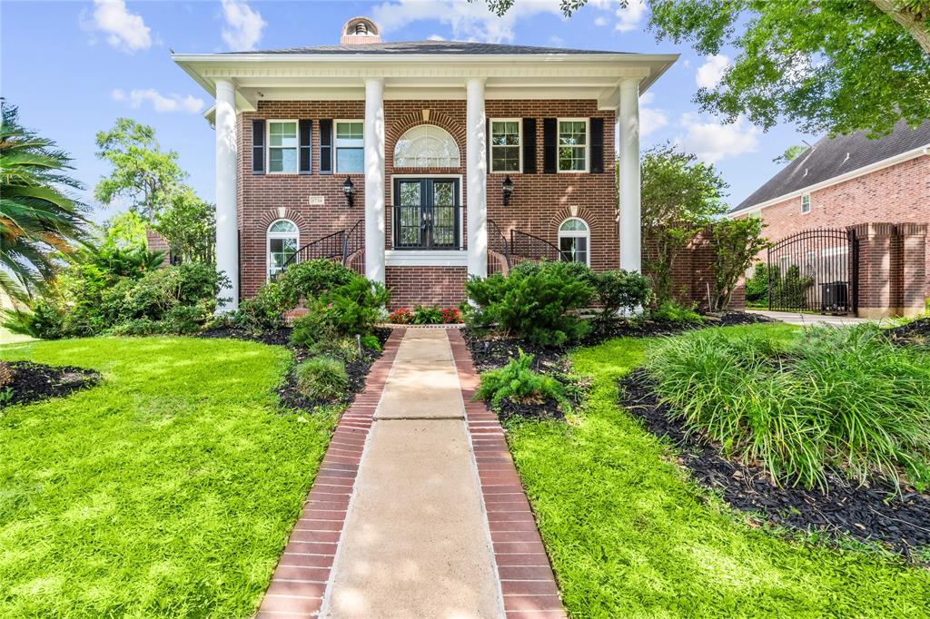 1734 Forestlake Drive Dr, Sugar Land, Texas image 1