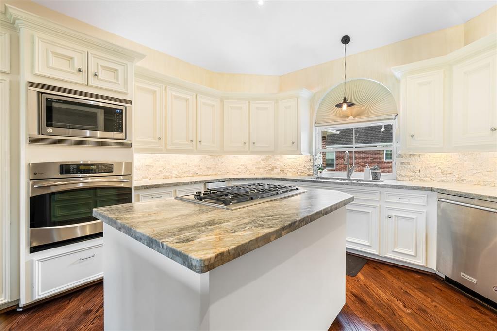 1734 Forestlake Drive Dr, Sugar Land, Texas image 24