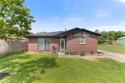 1504 N Avenue Q Freeport TX 77541