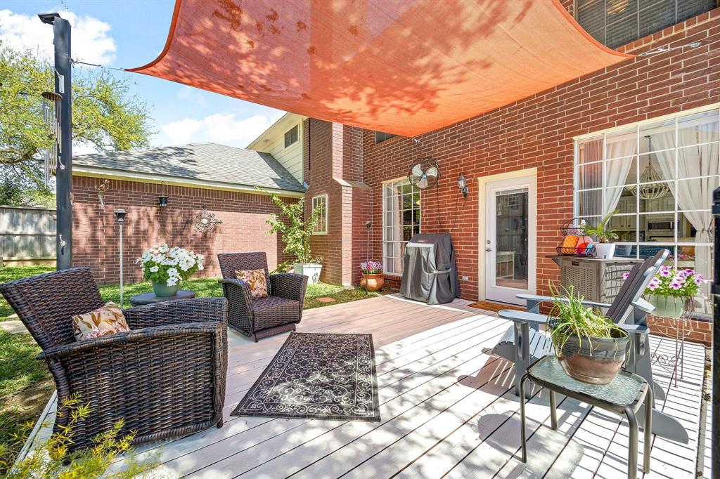 907 Live Oak Lane