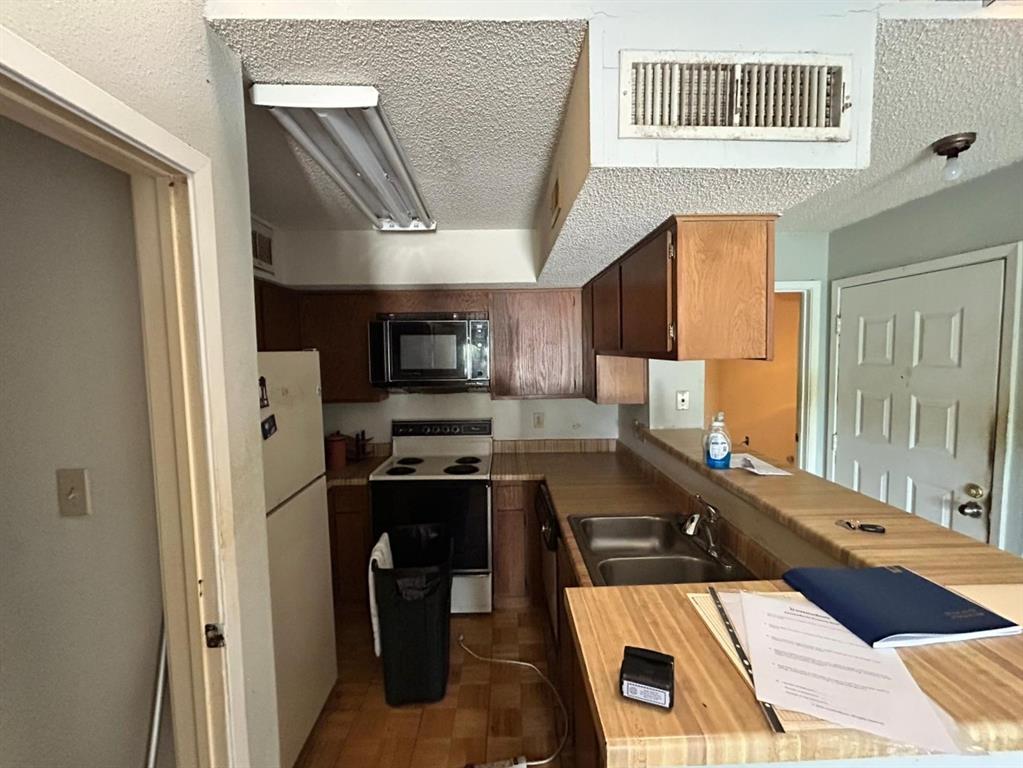 10855 Meadowglen Lane #723, Houston, Texas image 4