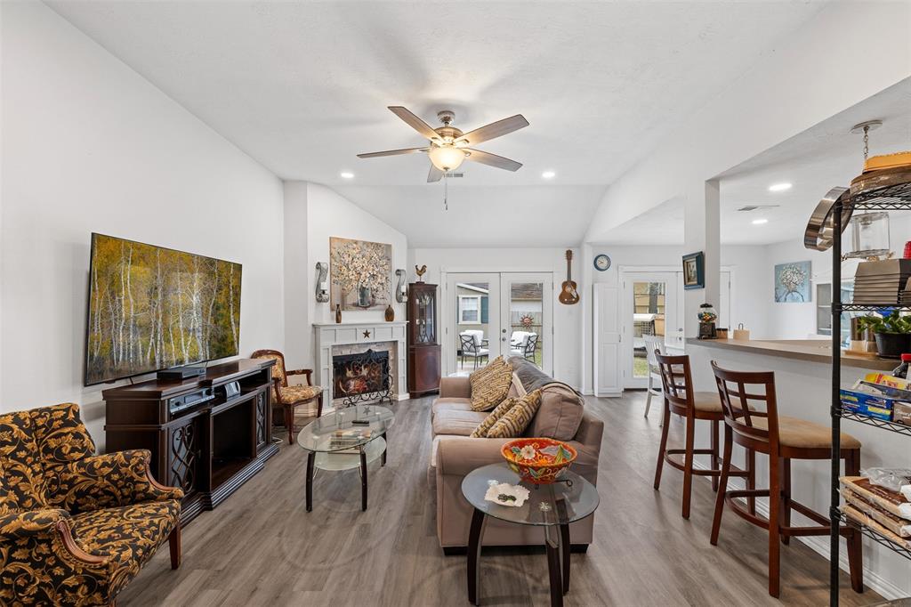 12085 La Salle Crossing