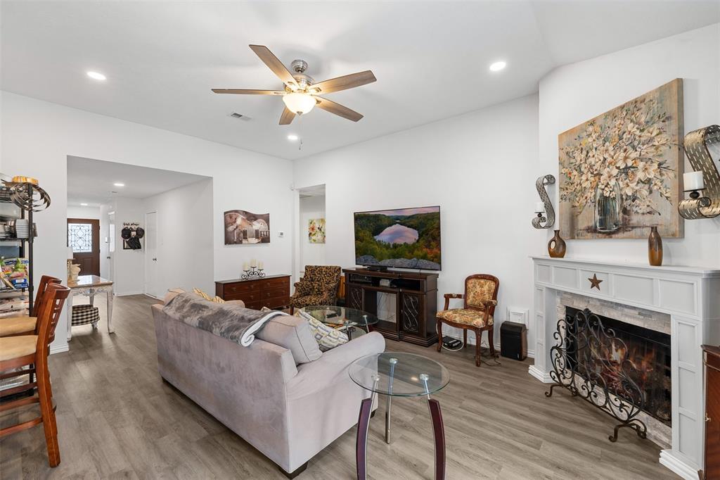 12085 La Salle Crossing