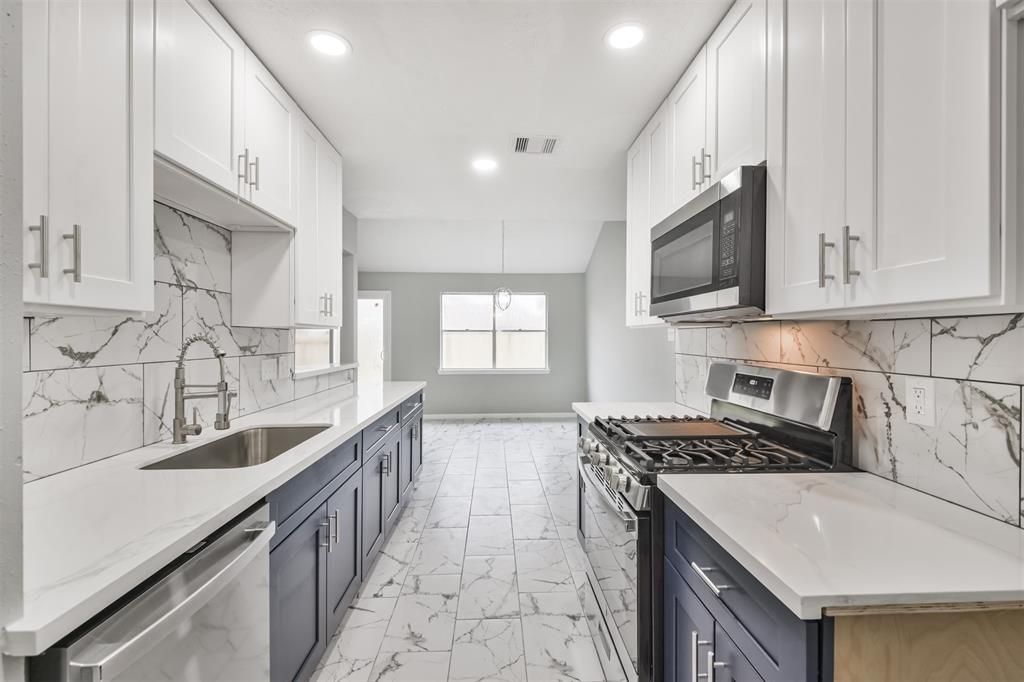 1011 Cedar Post Court, Tomball, Texas image 8