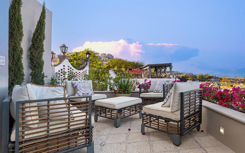 37700, Mexico, 6 Bedrooms Bedrooms, ,8 BathroomsBathrooms,Residential,Active,185300