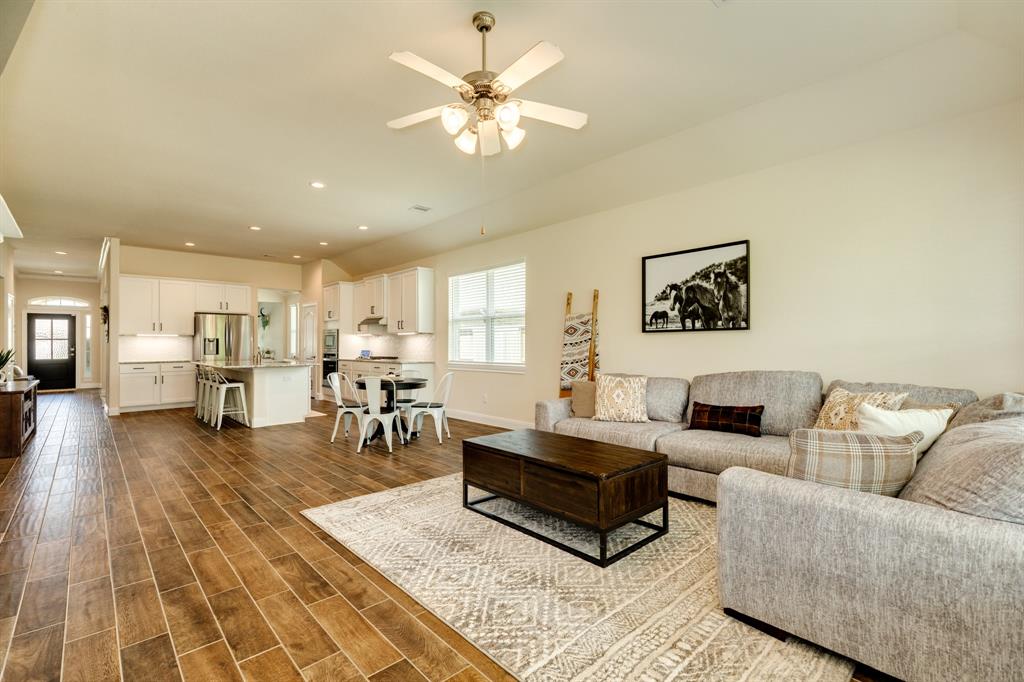 203 Bentwater Lane, Clute, Texas image 15