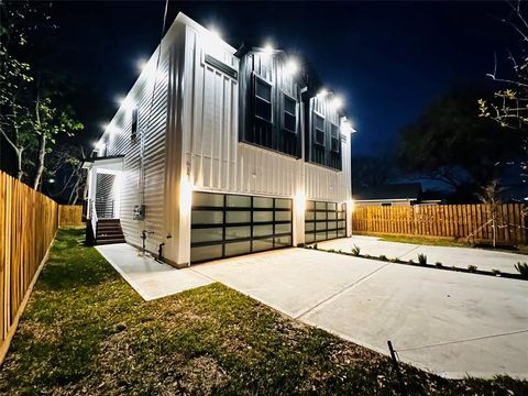 610 E 41st Street A  B Houston TX 77022