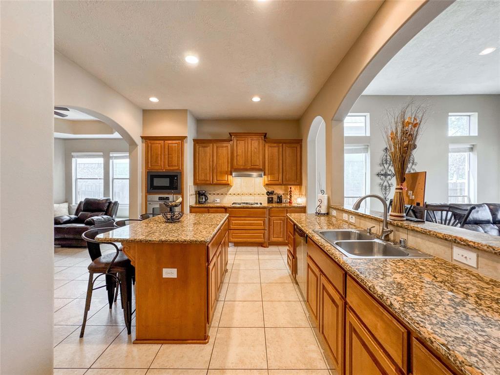 3420 Cortona Lane, Friendswood, Texas image 13