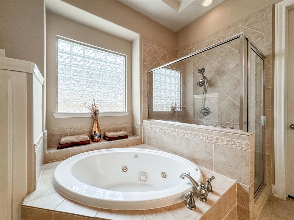 3420 Cortona Lane, Friendswood, Texas image 23