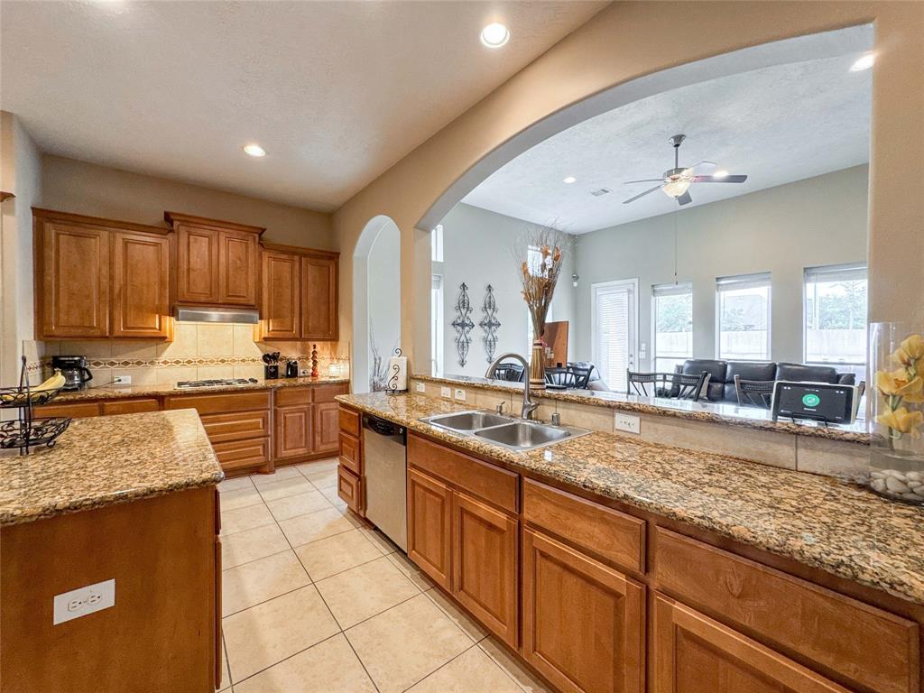 3420 Cortona Lane, Friendswood, Texas image 9