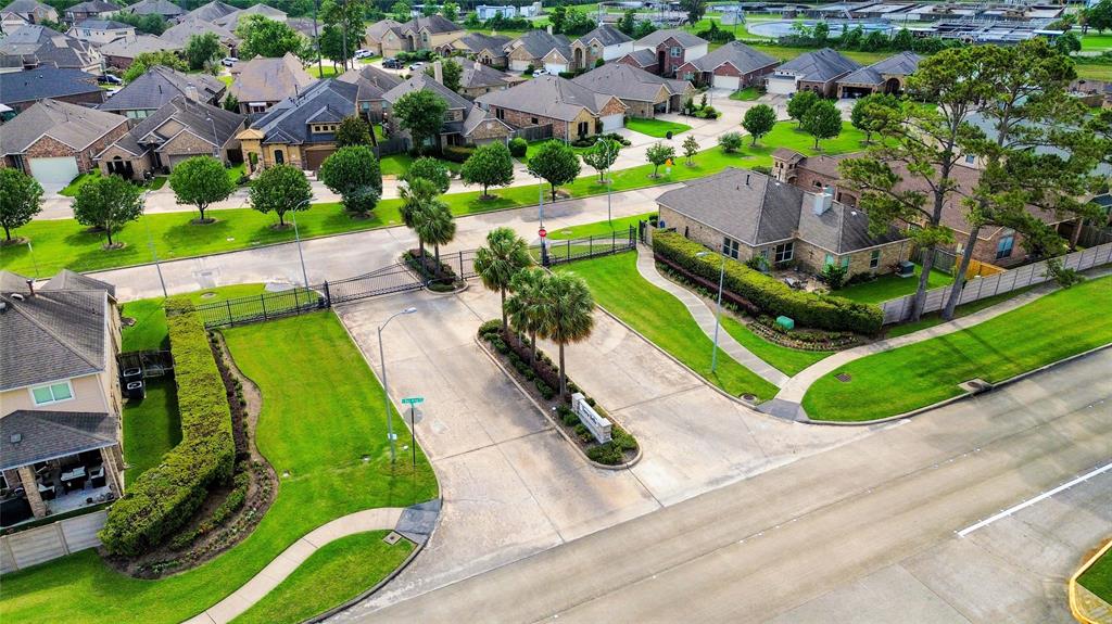 3420 Cortona Lane, Friendswood, Texas image 28