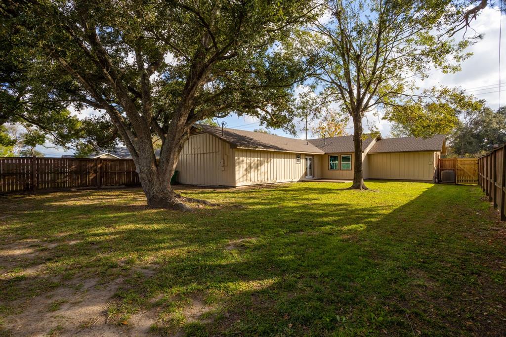 1021 E Miller Street, Angleton, Texas image 22